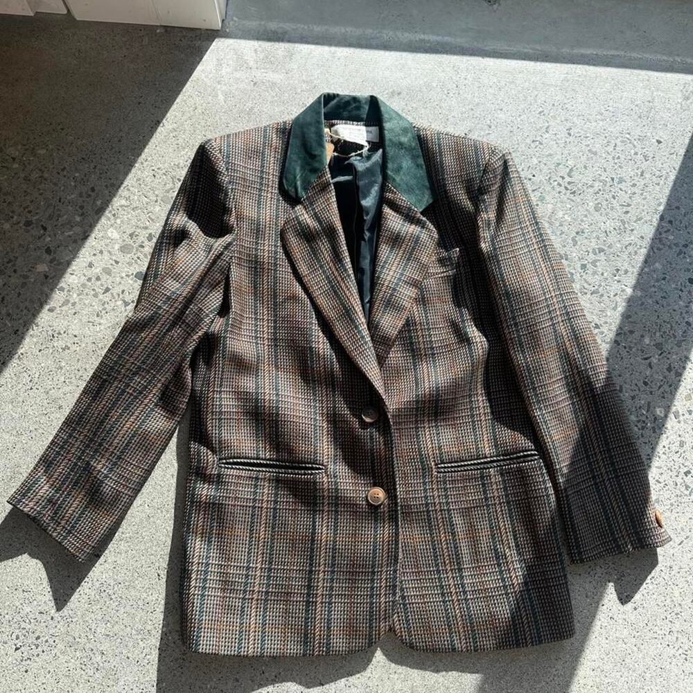 Vintage size 6 Jones New York Plaid 100% Wool Blazer, Green suede leather Collar